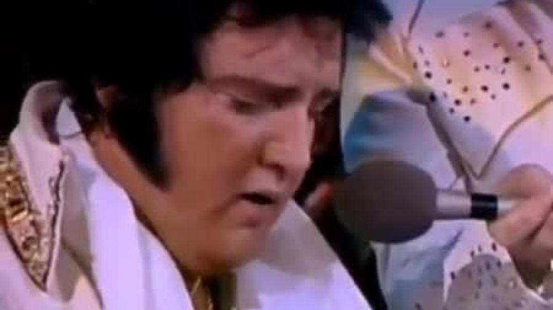 Elvis Presley despidiéndose