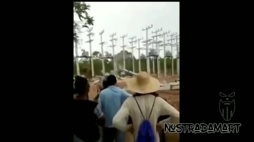 Brasileños se ponen a destrozar antenas HAARP.