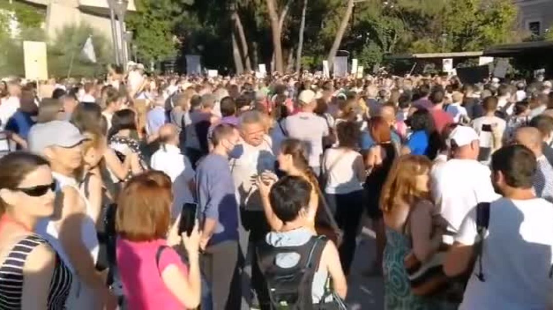 Miles de personas al grito de LosNiñosNoSeTocan en la Plaza de Colón- ESPAÑA 25 JULIO 2021