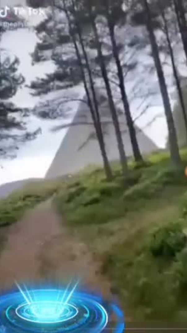 Encuentra una pirámide en una montaña de Escocia